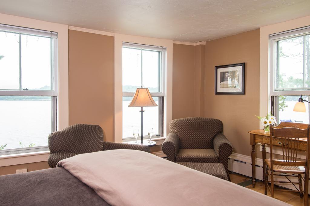 Lake House At Ferry Point Sanbornton 部屋 写真