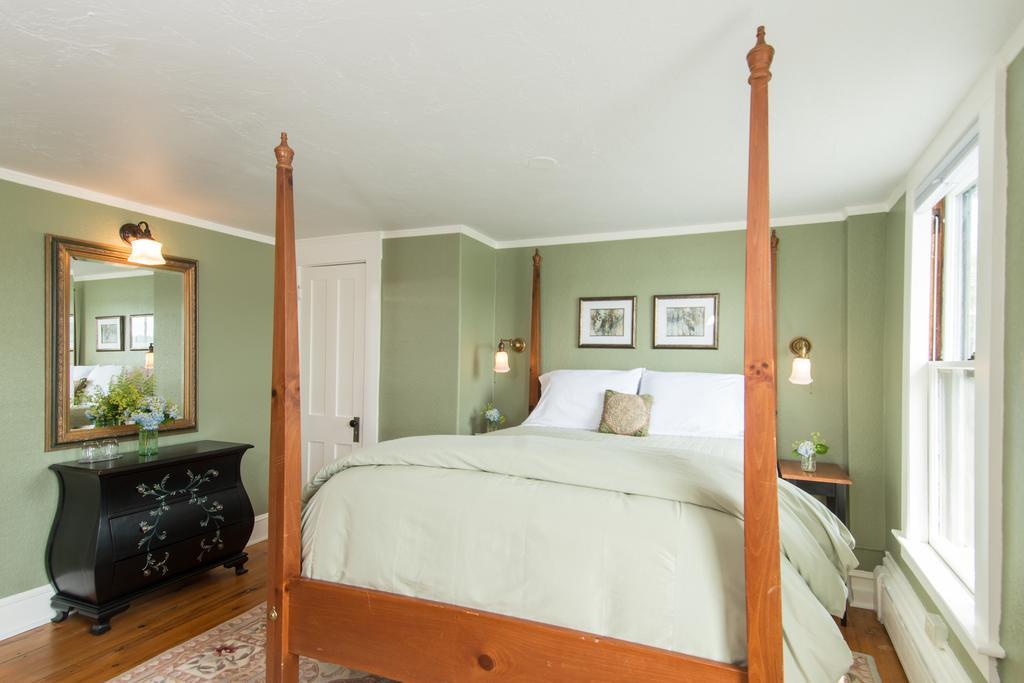 Lake House At Ferry Point Sanbornton 部屋 写真